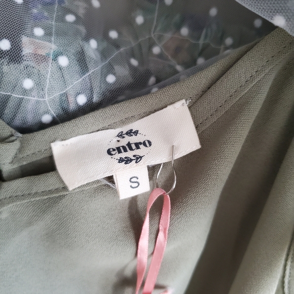 Entro NWT Sheer Textured Floral Polka Dot Blouse with Cami‎ Size Small in Green - Picture 7 of 11